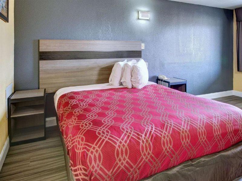 Econo Lodge At Military Circle Норфолк Екстер'єр фото