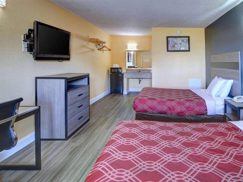Econo Lodge At Military Circle Норфолк Екстер'єр фото