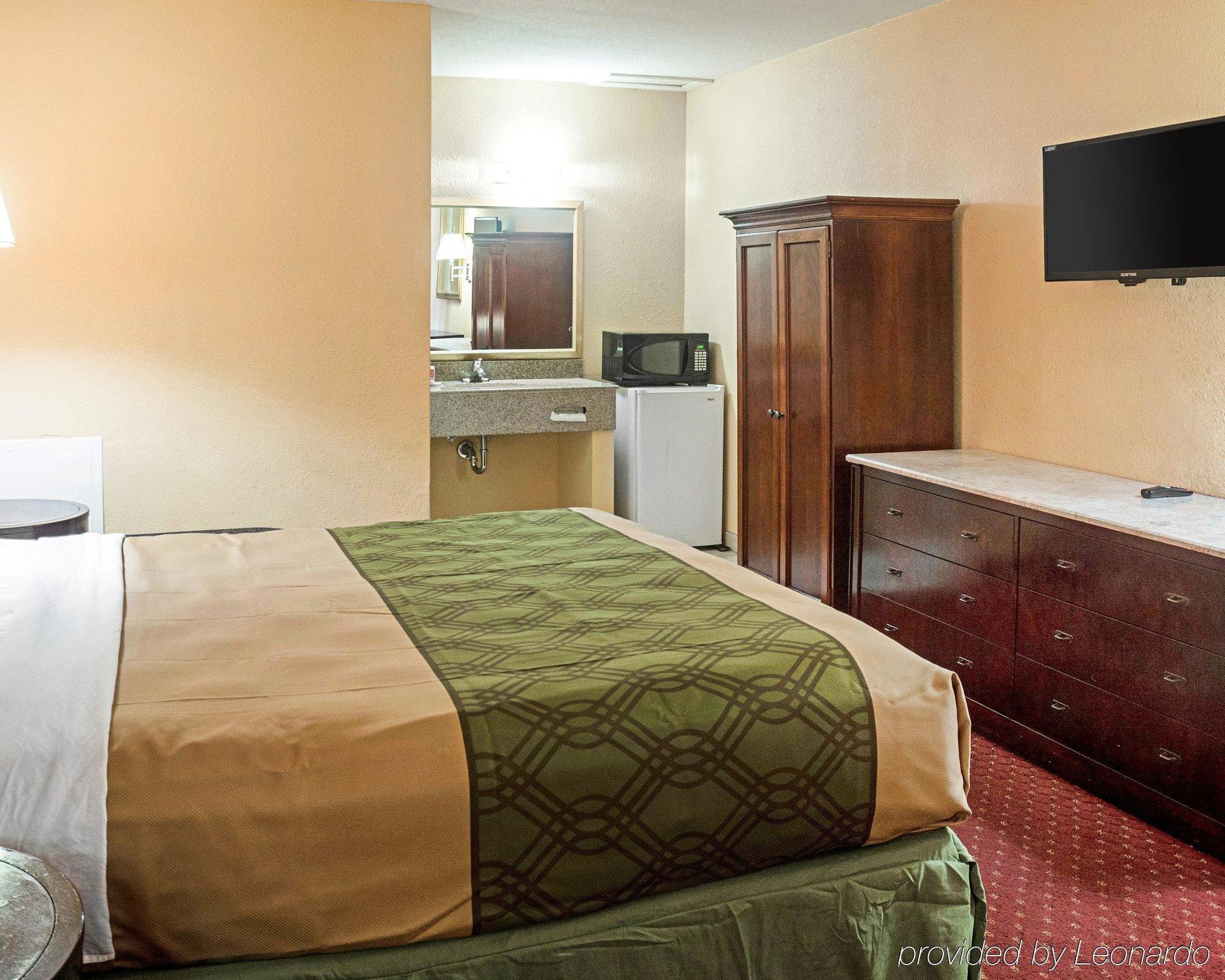Econo Lodge At Military Circle Норфолк Екстер'єр фото