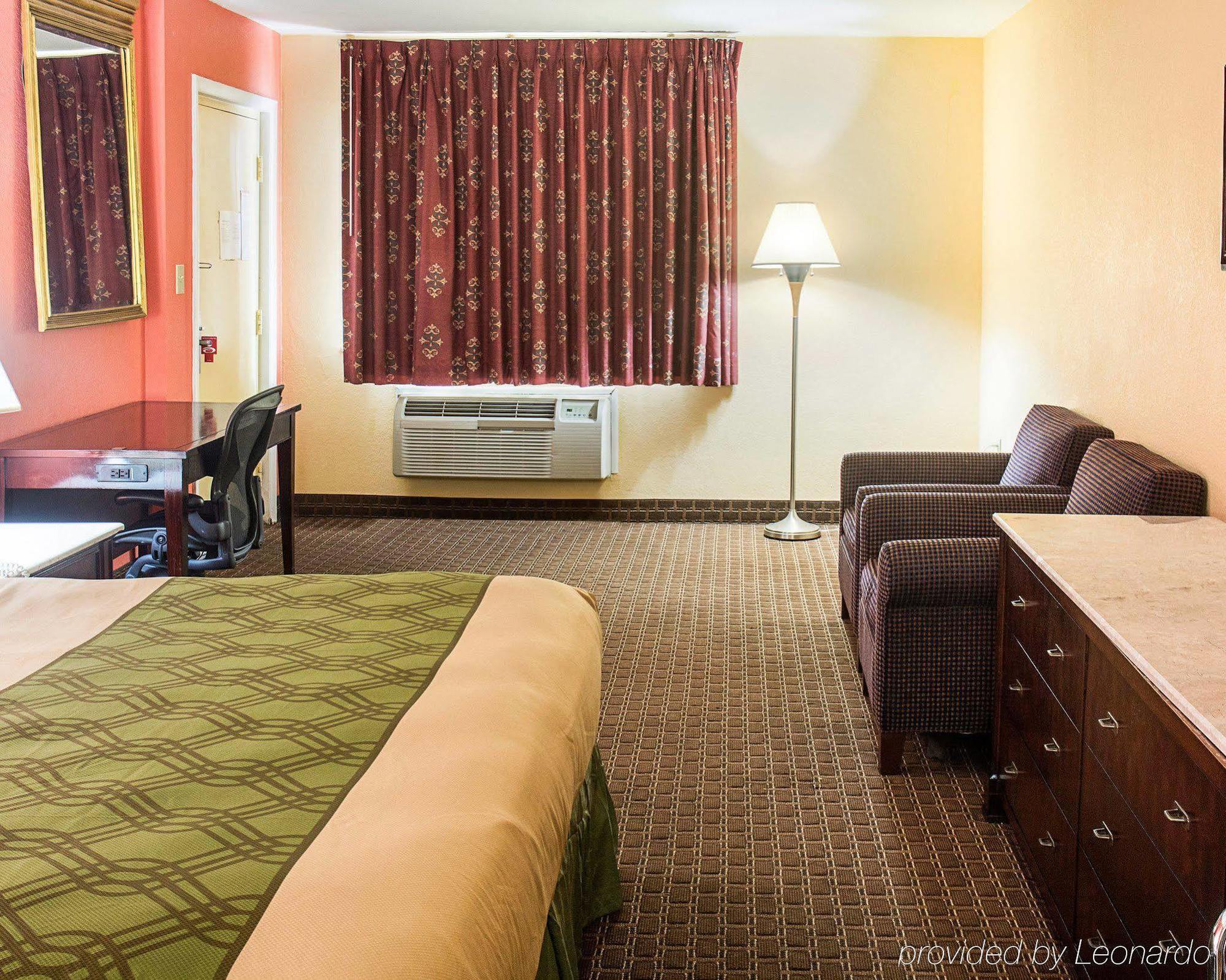 Econo Lodge At Military Circle Норфолк Екстер'єр фото
