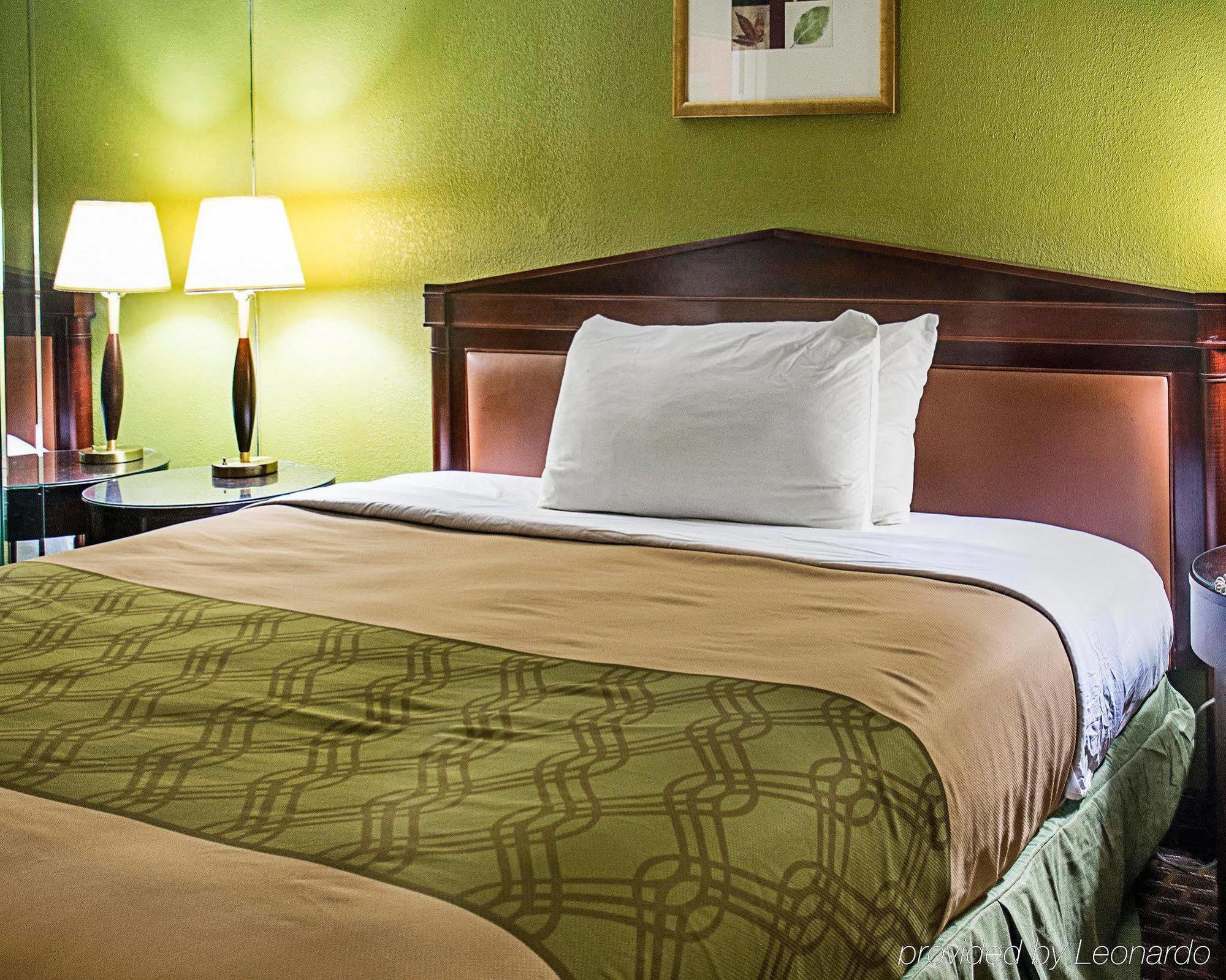 Econo Lodge At Military Circle Норфолк Екстер'єр фото