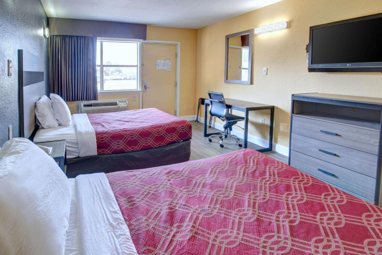 Econo Lodge At Military Circle Норфолк Екстер'єр фото