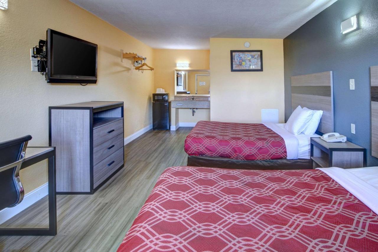 Econo Lodge At Military Circle Норфолк Екстер'єр фото