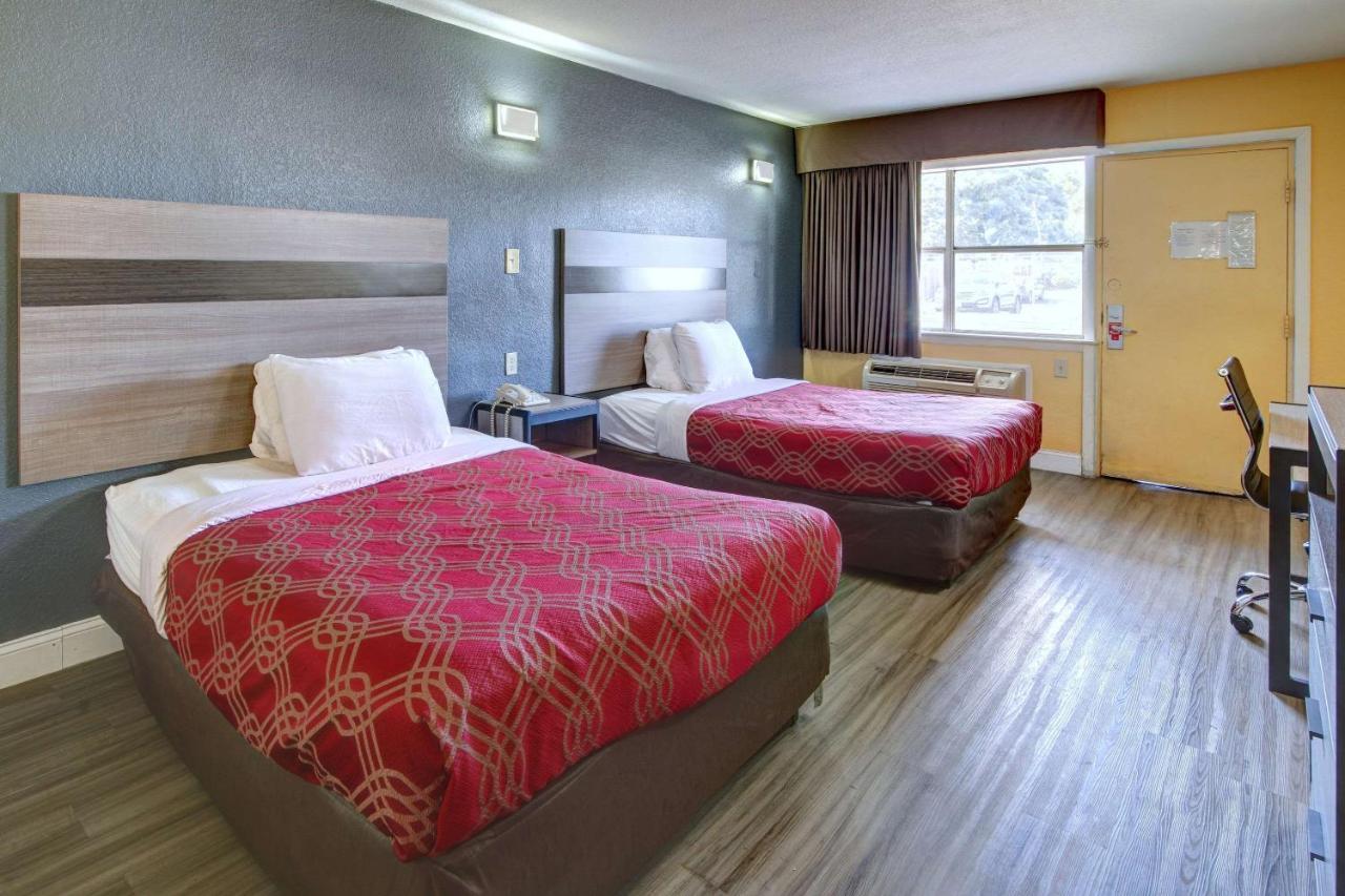 Econo Lodge At Military Circle Норфолк Екстер'єр фото