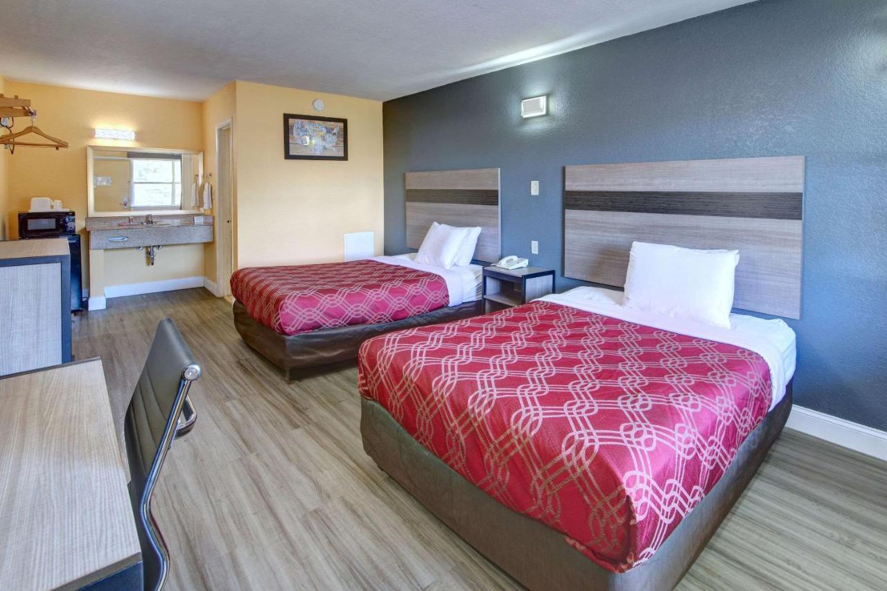 Econo Lodge At Military Circle Норфолк Екстер'єр фото